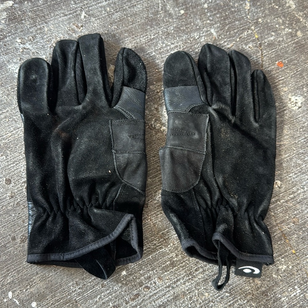 Hatch Black Leather Repelling Gloves